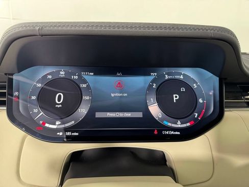 Used 2025 Land Rover Range Rover SE AWD/4WD image 18