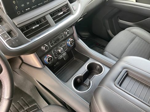 Used 2022 GMC Yukon XL SLE image 18