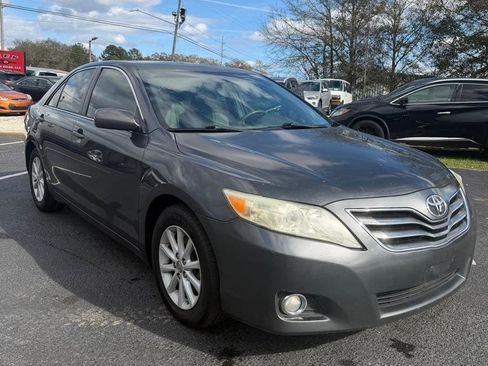 Used 2010 Toyota Camry XLE image 3