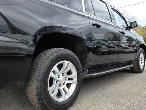 Used 2019 Chevrolet Suburban LT image 16