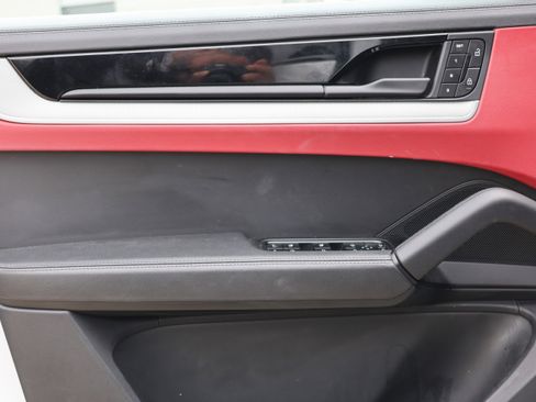 Used 2024 Porsche Cayenne Coupe image 11