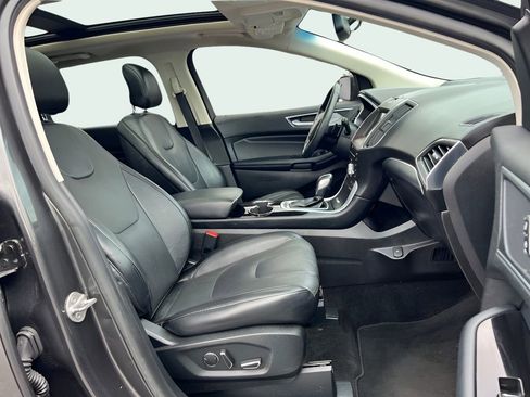 Used 2018 Ford Edge Titanium w/ Equipment Group 301A AWD/4WD image 22