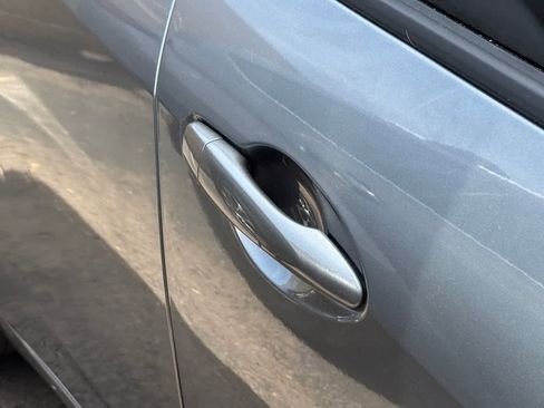 Used 2021 Nissan Versa SV image 8