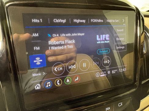 Used 2023 Chevrolet Traverse Premier FWD image 31
