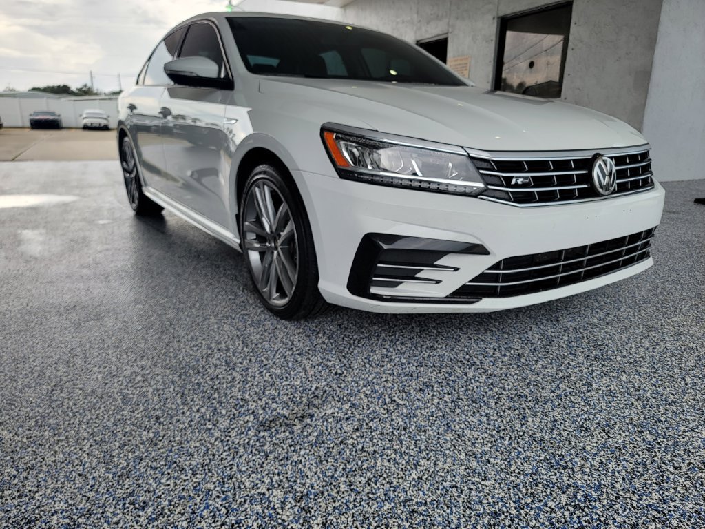 Used 2018 Volkswagen Passat 2.0T R-Line w/ R-Line Lighting Package FWD image 7