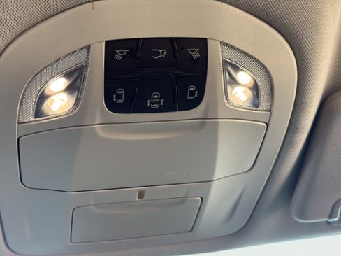 Used 2024 Chrysler Pacifica Touring-L FWD image 23