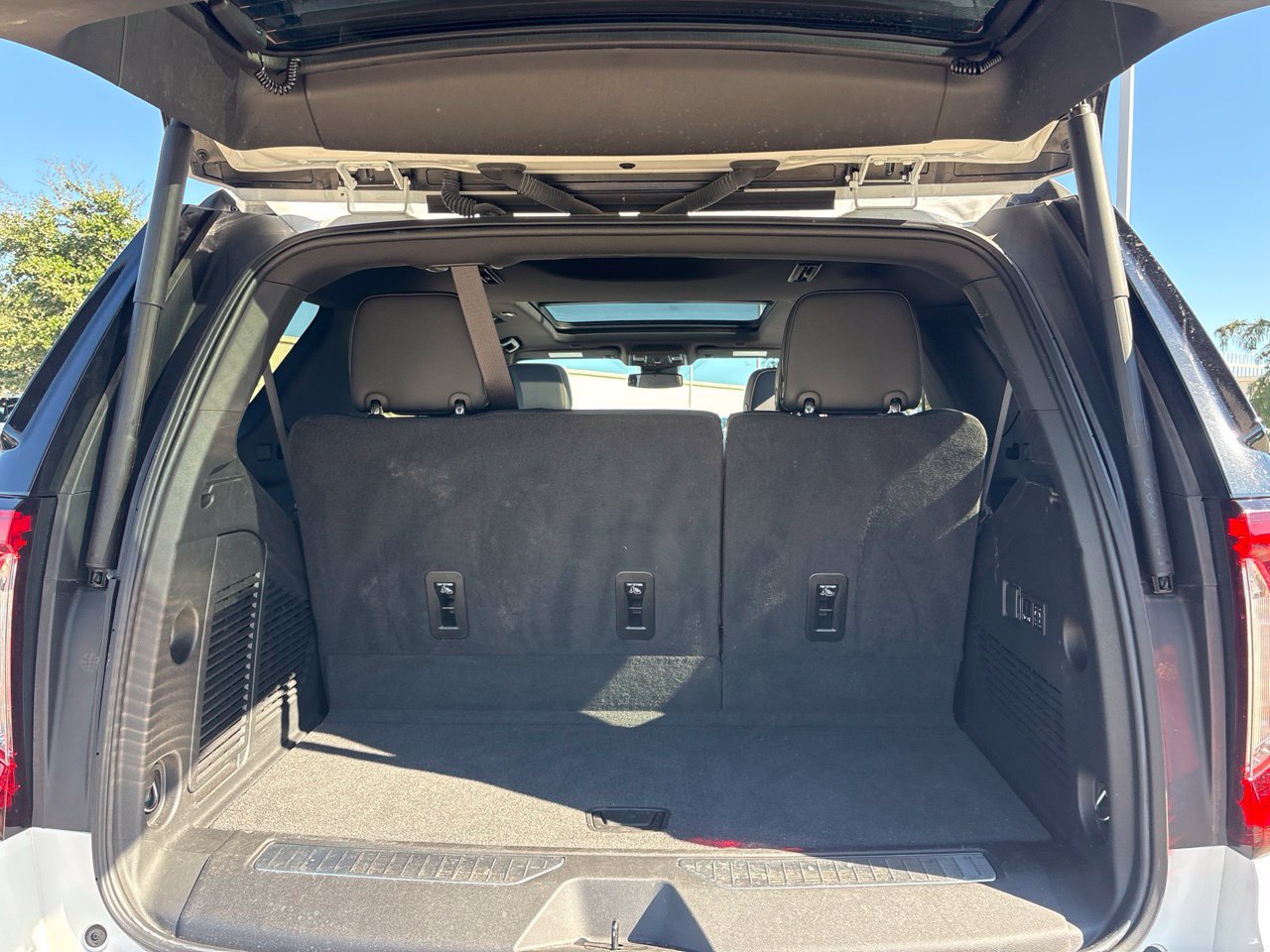 Used 2024 GMC Yukon AT4 w/ AT4 Premium Package AWD/4WD image 10