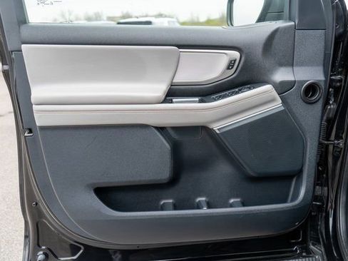 Used 2025 Ford Expedition Active AWD/4WD image 18