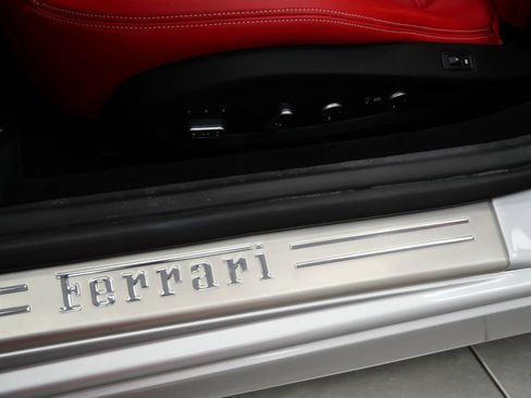 Used 2017 Ferrari California T RWD image 25
