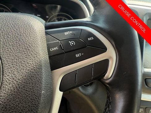 Used 2018 Jeep Cherokee Limited w/ Luxury Group AWD/4WD image 33