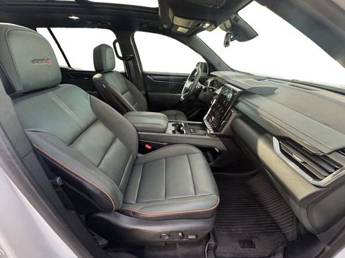 Used 2024 GMC Acadia AT4 w/ Luxury Package image 16