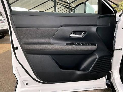 Certified 2025 Nissan Kicks SV AWD/4WD image 21