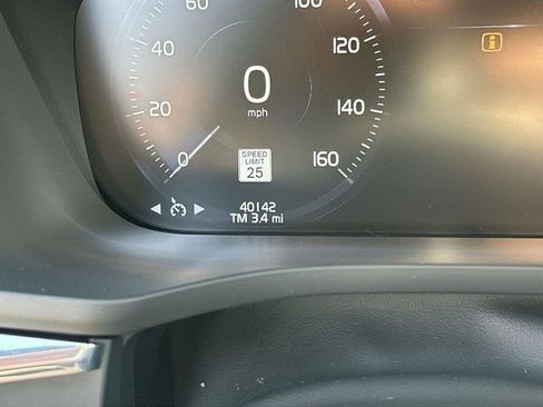 Used 2020 Volvo XC60 T8 Momentum w/ Protection Package Premier image 11