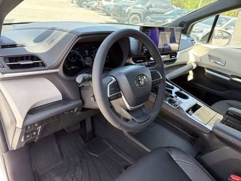 New 2026 Toyota Sienna Limited FWD image 12
