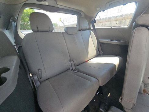 Used 2017 Toyota Sienna XLE w/ XLE Navigation Package FWD image 16