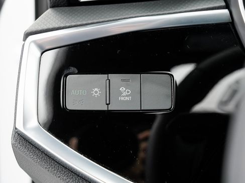 Certified 2025 Audi Q3 2.0T Premium image 10