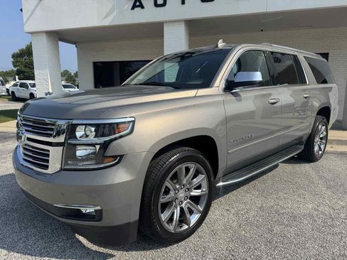 Used 2019 Chevrolet Suburban Premier RWD image 40