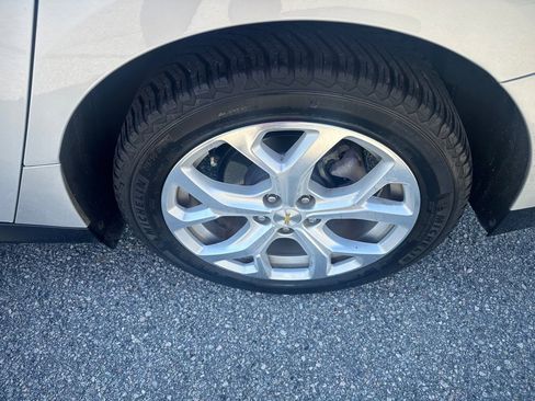 Used 2018 Chevrolet Volt Premier w/ Driver Confidence Package image 9