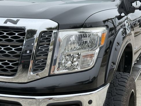 Used 2018 Nissan Titan SV w/ SV Convenience Package image 11