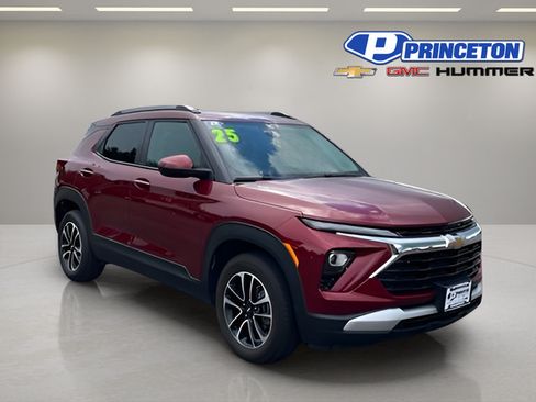 Used 2025 Chevrolet TrailBlazer LT AWD/4WD image 1