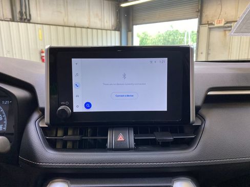Used 2025 Toyota RAV4 LE AWD/4WD image 39