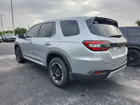 Used 2025 Honda Pilot EX-L image 6