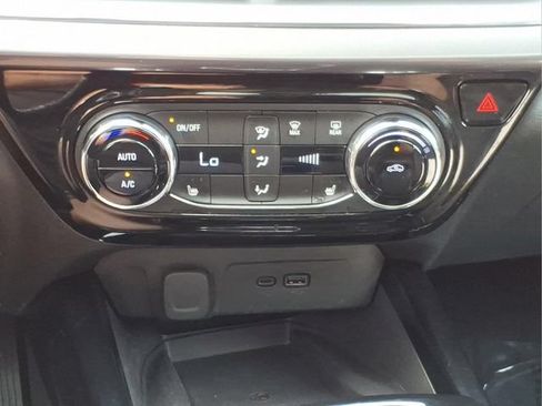 Used 2025 Chevrolet Trax ACTIV w/ Sunroof Package FWD image 21
