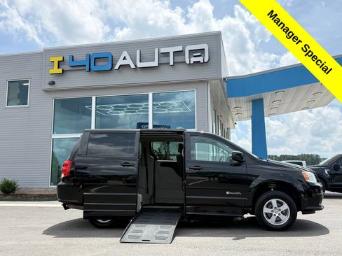 Used 2013 Dodge Grand Caravan SXT FWD image 1