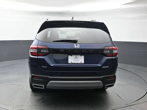 Certified 2024 Honda Pilot Touring image 5
