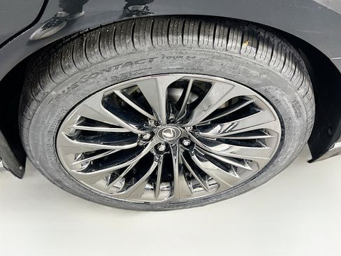 Used 2018 Lexus LS 500 AWD image 32