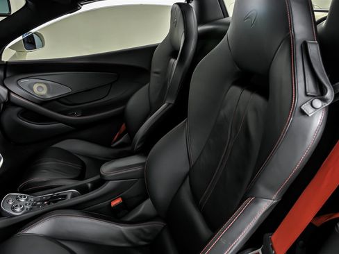 Used 2020 McLaren 570S Spider image 24