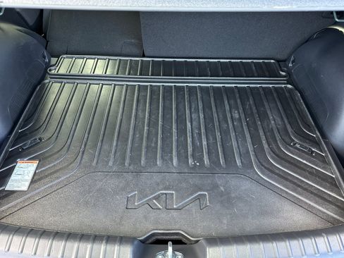 Certified 2025 Kia Niro EX image 17