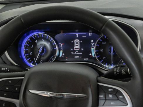 Used 2022 Chrysler Pacifica Touring-L image 16