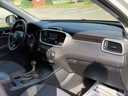 Used 2016 Kia Sorento FWD w/ LX Convenience Package image 16
