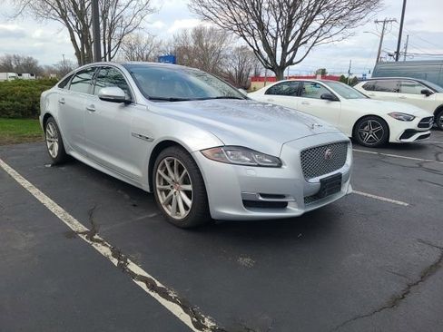 Used 2018 Jaguar XJ R-Sport image 1