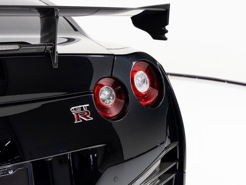 Used 2017 Nissan GT-R NISMO image 54