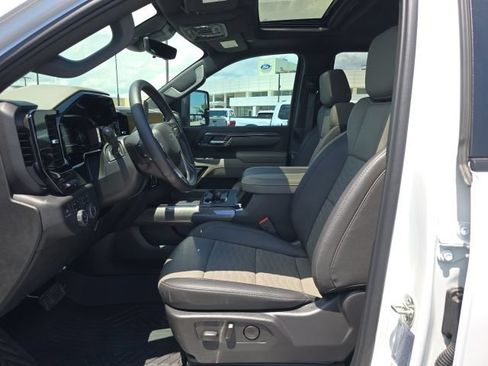 Used 2025 Chevrolet Silverado 2500 ZR2 w/ Technology Package AWD/4WD image 11