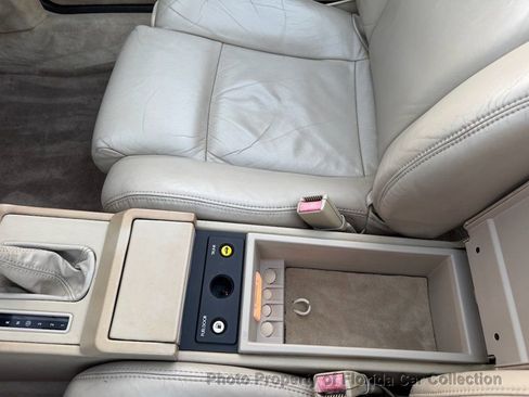 Used 1993 Cadillac Allante FWD image 53