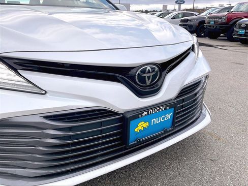 Used 2020 Toyota Camry XLE image 28
