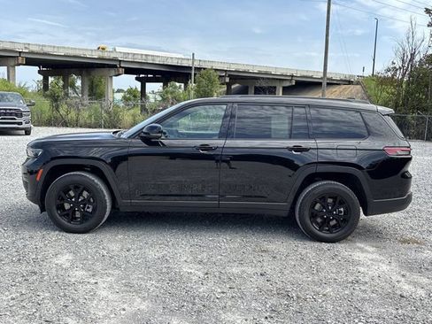 Used 2025 Jeep Grand Cherokee L Laredo RWD image 8
