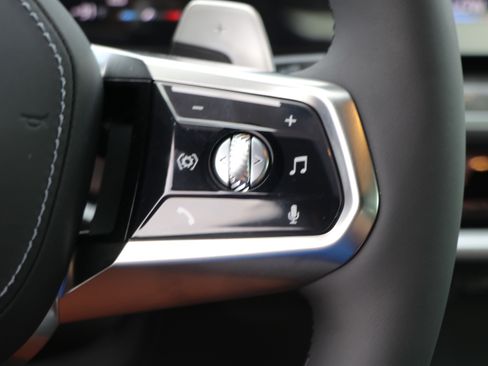 Certified 2025 BMW 740i xDrive AWD/4WD image 19