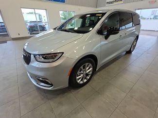 Used 2026 Chrysler Pacifica Limited FWD video 1