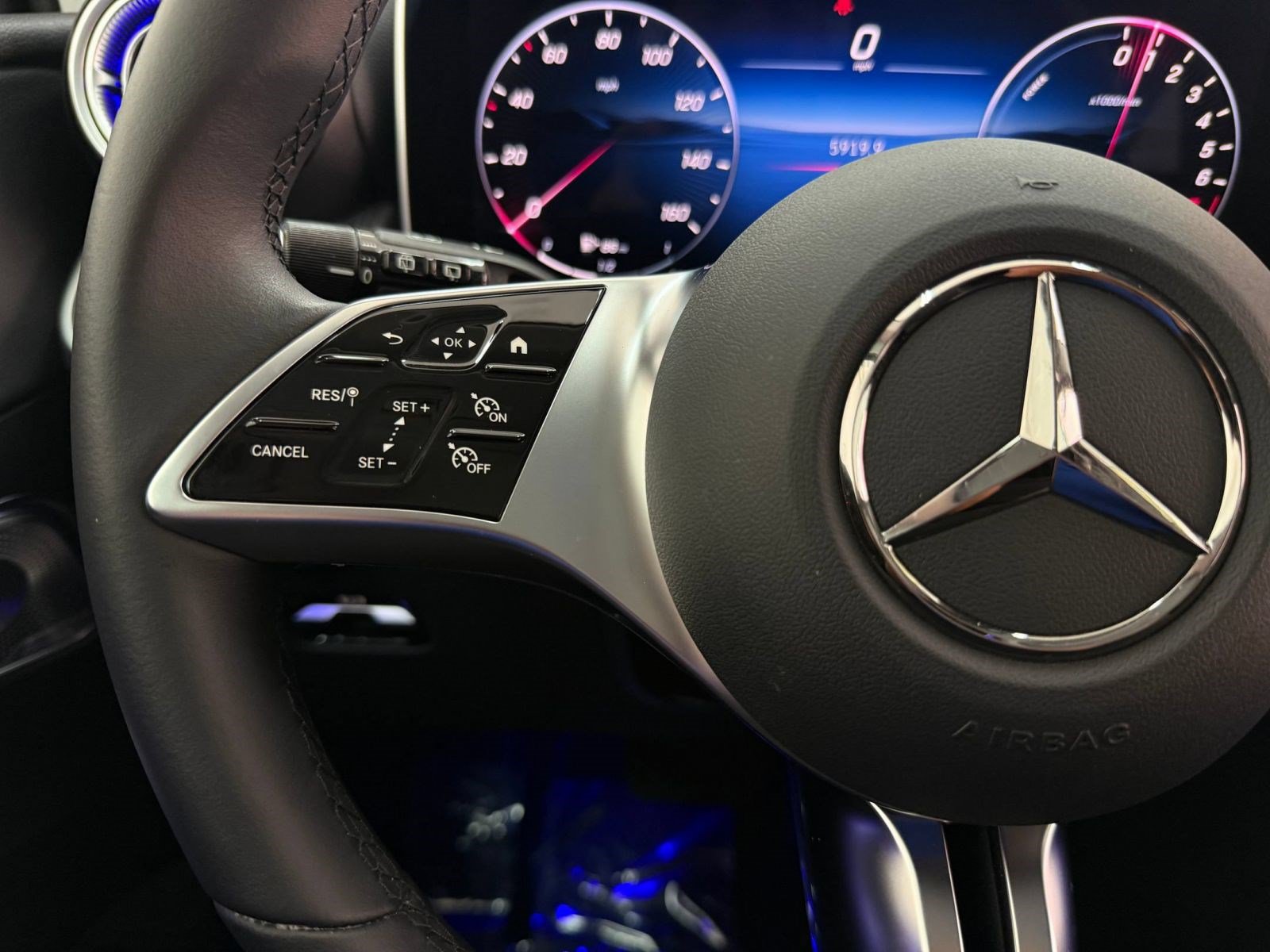 Used 2025 Mercedes-Benz GLC 350e 4MATIC image 13