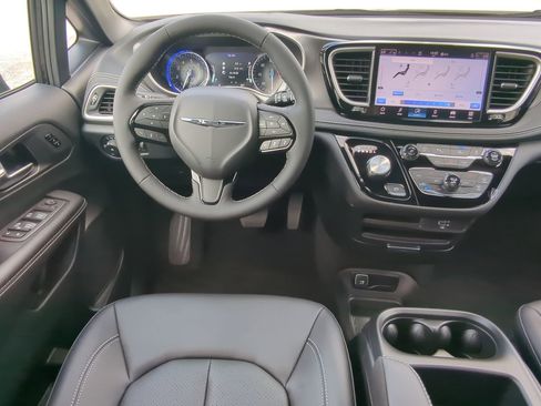 New 2026 Chrysler Pacifica Select image 14