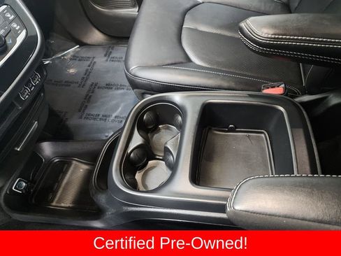 Used 2025 Chrysler Pacifica Select image 21