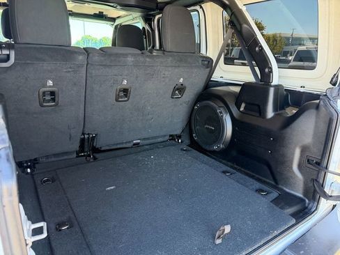 Used 2022 Jeep Wrangler Unlimited Rubicon w/ Safety Group image 26