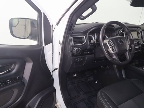 Used 2019 Nissan Titan SV w/ SV Convenience Package image 44