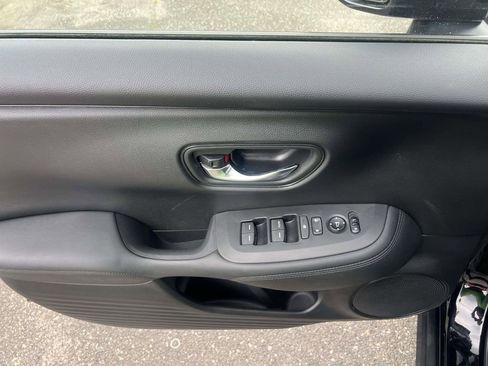 Used 2023 Honda HR-V LX image 15