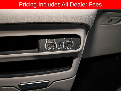 Used 2024 Chrysler Pacifica Touring-L FWD image 15