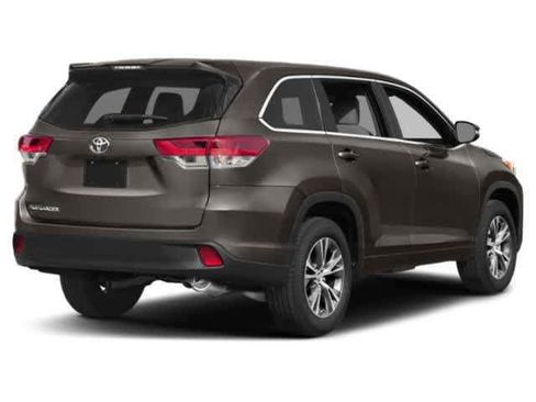 Used 2019 Toyota Highlander Plus AWD/4WD image 2